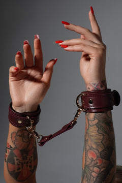 leather bondage cuffs handmade genuine leather adjustable Europe